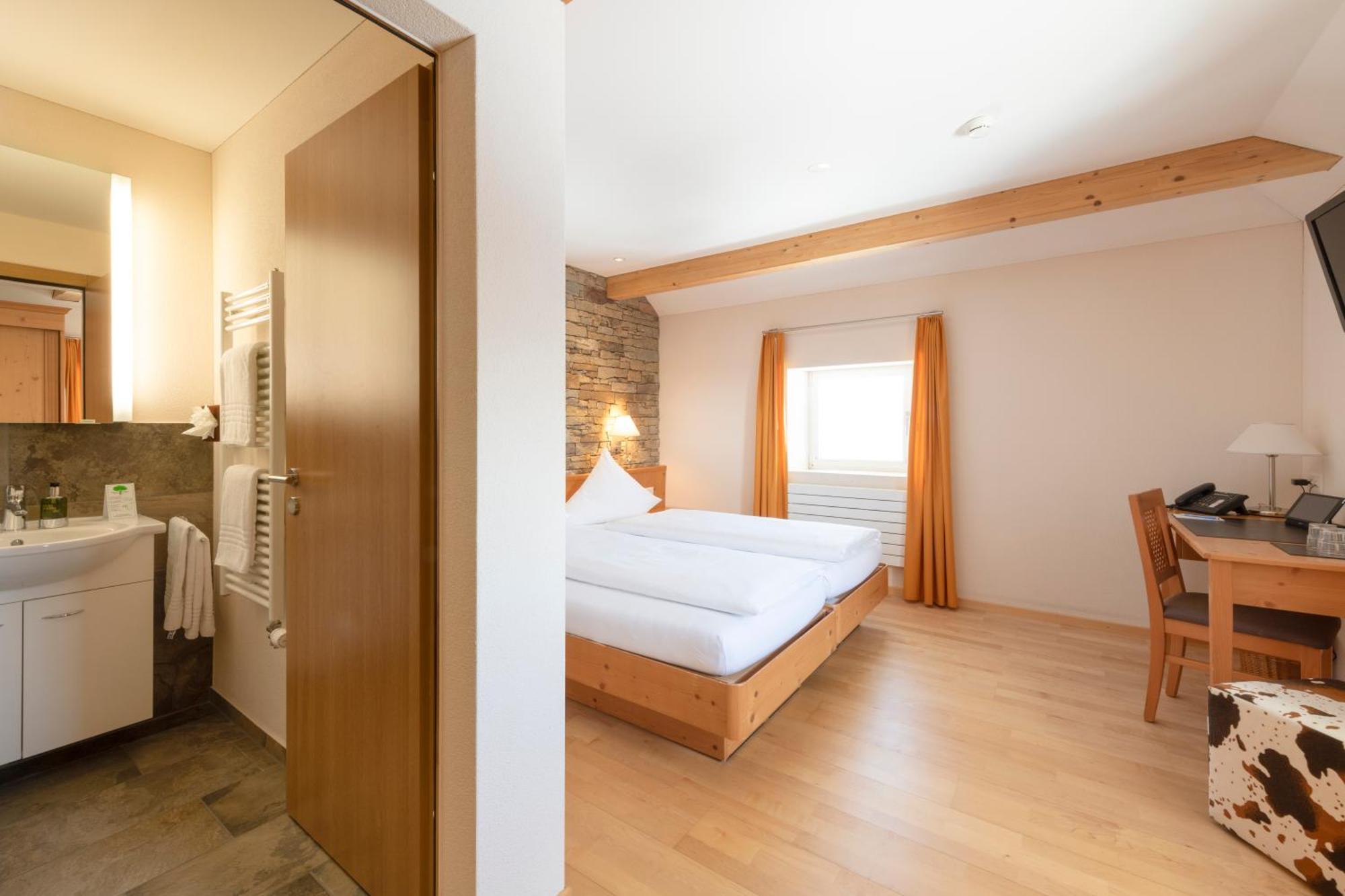 Berghotel Truebsee - Accessible Only By Cable Car Енгелберг Екстериор снимка