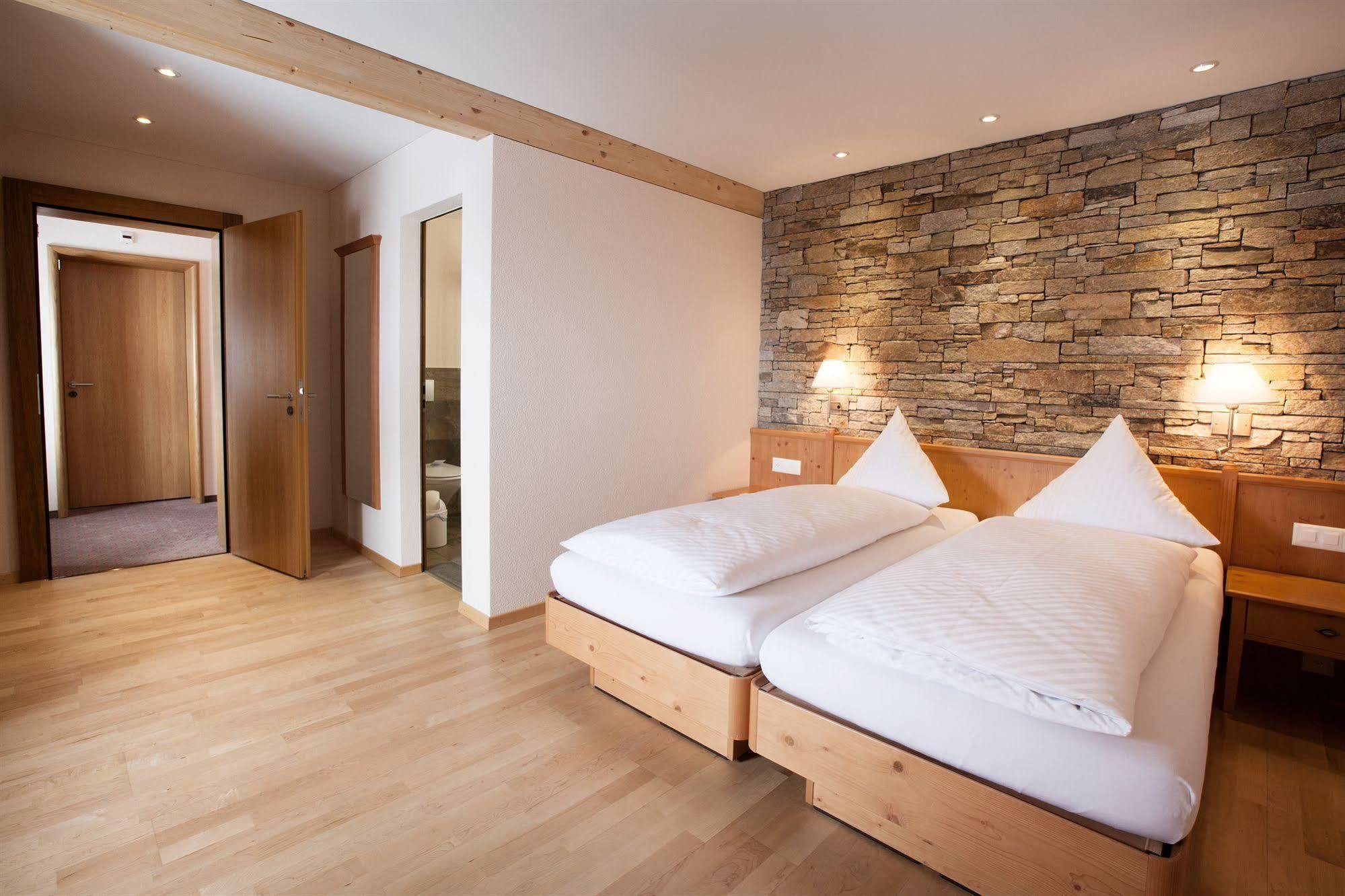 Berghotel Truebsee - Accessible Only By Cable Car Енгелберг Екстериор снимка